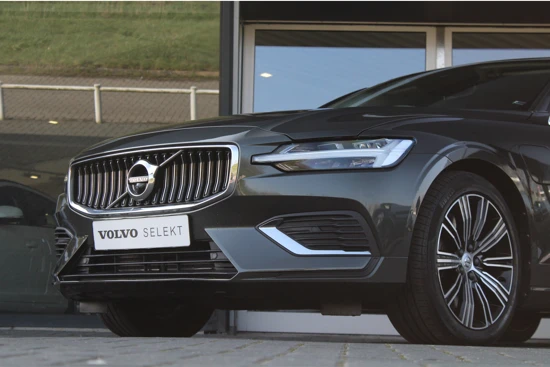 Volvo V60 T8 AWD Inscription | Adaptive Cruise | Panoramadak | 360° Camera | Head-up Display | Standkachel | BLIS | Trekhaak