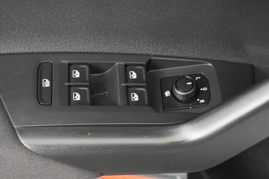 Volkswagen Taigo 1.0 TSI 96pk Life | Adaptive Cruise Control | Airco | LED koplampen | Digitaal instrumentenpaneel | DAB radio | Apple Carplay/An