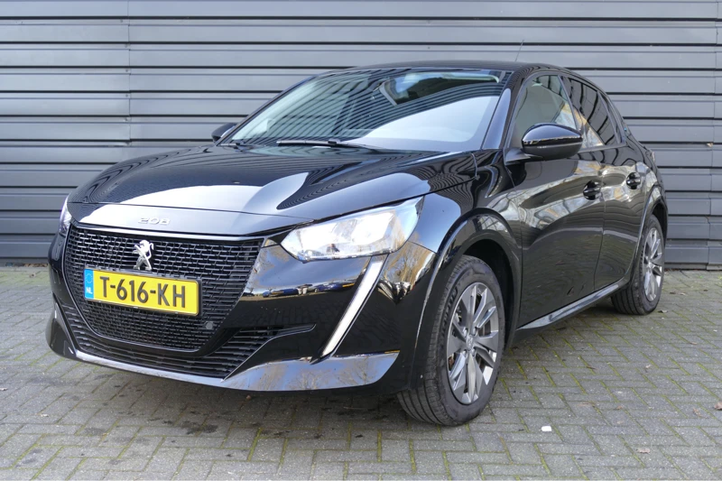 Peugeot e-208 EV 136PK 50 KWH 5-DRS ALLURE AUTOMAAT / NAVI / CLIMA / PDC / 16"LMV / CAMERA / BLUETOOTH / CRUISECONTROL / 1E EIGENAAR / NIEUWST