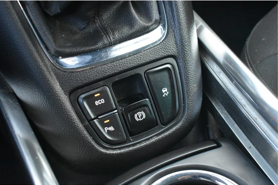 Opel Zafira 1.4 Turbo Online Edition 7p. 140pk | Navigatie | Trekhaak | Climate Control | 17"LMV | Achteruitrijcamera | Cruise Control | Par