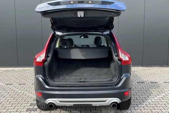 Volvo XC60 2.0T R-Design | Leder | Navigatie | Trekhaak | Bluetooth | Parkeersensoren