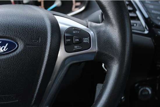 Ford Fiesta 1.0 100PK Titanium | Automaat | Voorruitverwarming | Navigatie | Clima | Parkeersensoren | Bluetooth |