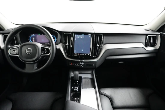 Volvo XC60 Recharge T6 AWD Plus Dark | Panoramadak | Adaptive LED | Leder | Trekhaak | 21 Inch | Camera