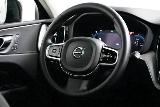 Volvo XC60 Recharge T6 AWD Plus Dark | Panoramadak | Adaptive LED | Leder | Trekhaak | 21 Inch | Camera