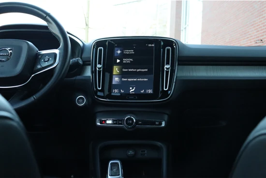 Volvo XC40 T5 Recharge Inscription | Trekhaak | Schuifdak | Adaptieve Cruise Control | Elektrische stoelen | Camera | Stoel en Stuurwielver