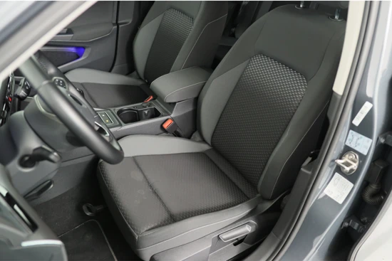 Volkswagen Golf 1.5 TSI Active | LED | Stoel/stuurverwarming | Digital Cockpit | Navi | Cruise Adaptive | Parkeernsensoren V+A | Clima