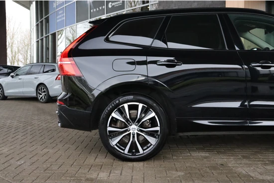 Volvo XC60 T6 AWD Recharge Plus Dark Long Range | Trekhaak | BLIS Dode Hoek Detectie | Camera | Stoelverwarming voor+achterin | Stuurwielve