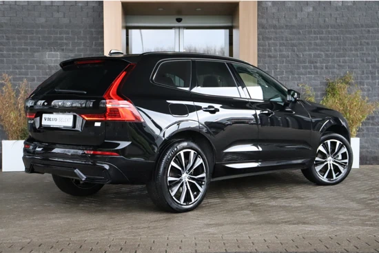 Volvo XC60 T6 AWD Recharge Plus Dark Long Range | Trekhaak | BLIS Dode Hoek Detectie | Camera | Stoelverwarming voor+achterin | Stuurwielve