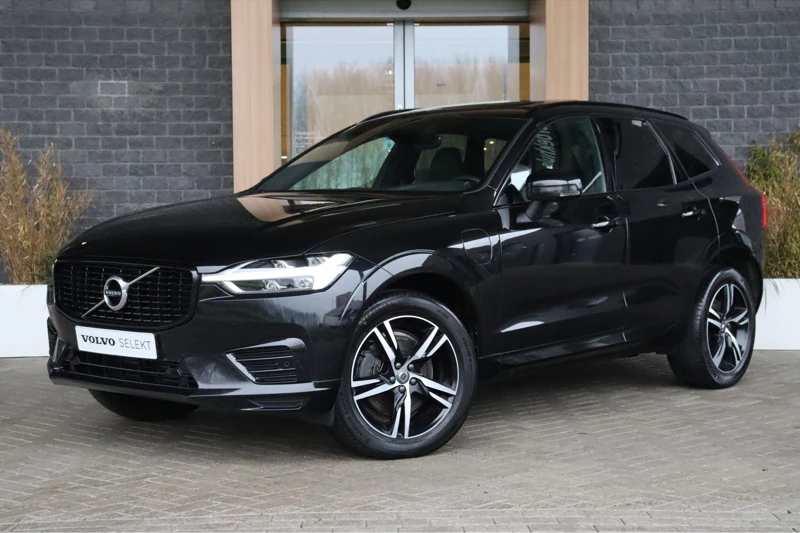 Volvo XC60 T8 AWD Recharge R-Design | Adaptieve Cruise Control | Stoelverwarming | Standkachel met Volvo On Call App | Schuifdak | Parkeerc