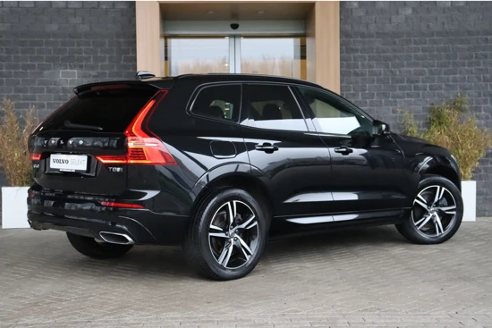 Volvo XC60 T8 AWD Recharge R-Design | Adaptieve Cruise Control | Stoelverwarming | Standkachel met Volvo On Call App | Schuifdak | Parkeerc