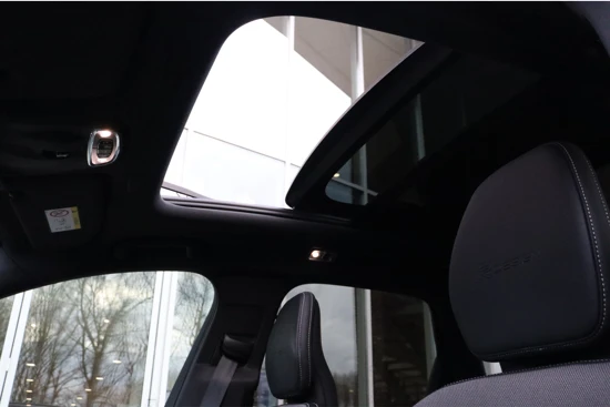 Volvo XC60 T8 AWD Recharge R-Design | Adaptieve Cruise Control | Stoelverwarming | Standkachel met Volvo On Call App | Schuifdak | Parkeerc