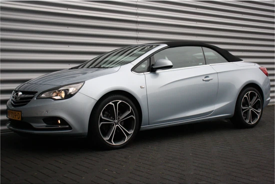 Opel Cascada 1.4 TURBO 140PK INNOVATION+ / NAVI / LEDER / CLIMA / LED / AGR / PDC / 19" LMV / CAMERA / UNIEK / WINTERPAKKET / NIEUWSTAAT !!