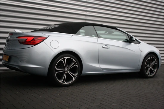 Opel Cascada 1.4 TURBO 140PK INNOVATION+ / NAVI / LEDER / CLIMA / LED / AGR / PDC / 19" LMV / CAMERA / UNIEK / WINTERPAKKET / NIEUWSTAAT !!