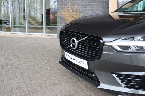 Volvo XC60 T8 AWD Recharge R-Design | Harman Kardon | Schuifdak | Stoelverwarming voor+achter | Stuurwielverwarming | Standkachel met Volvo