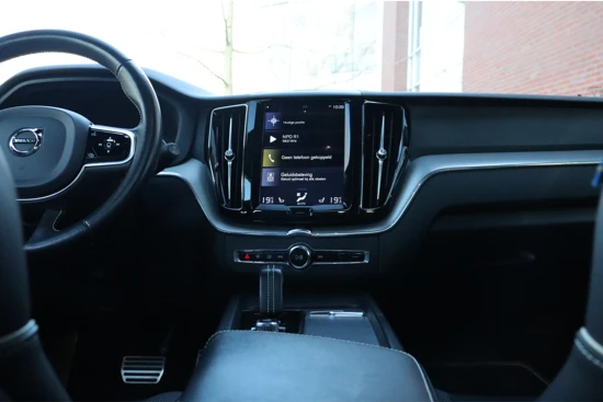 Volvo XC60 T8 AWD Recharge R-Design | Harman Kardon | Schuifdak | Stoelverwarming voor+achter | Stuurwielverwarming | Standkachel met Volvo