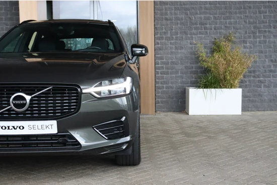 Volvo XC60 T8 AWD Recharge R-Design | Harman Kardon | Schuifdak | Stoelverwarming voor+achter | Stuurwielverwarming | Standkachel met Volvo