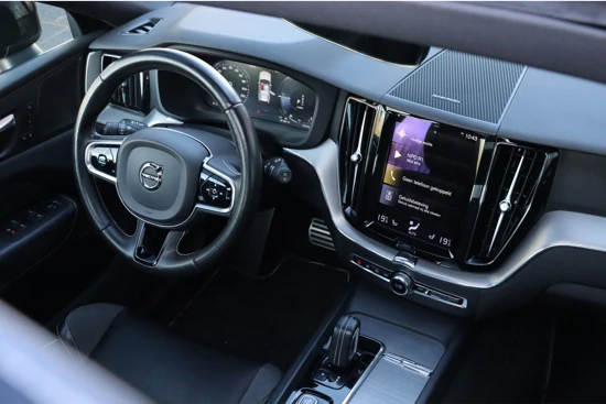 Volvo XC60 T8 AWD Recharge R-Design | Harman Kardon | Schuifdak | Stoelverwarming voor+achter | Stuurwielverwarming | Standkachel met Volvo