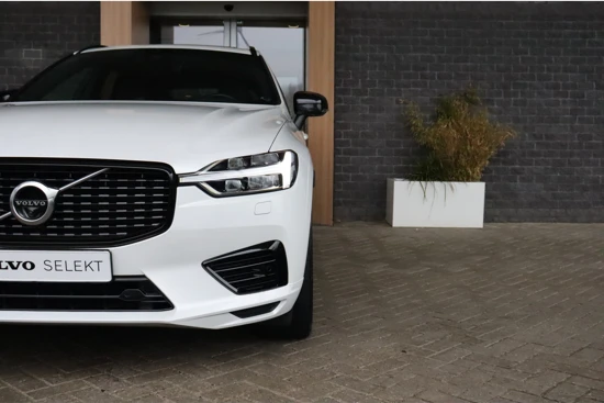 Volvo XC60 T8 AWD Recharge R-Design | Vol | Luchtvering | Bowers & Wilkins | Trekhaak | 360° Camera | Head-Up Display | Adaptieve Cruise Co