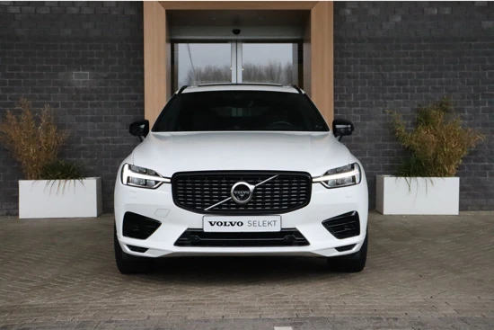 Volvo XC60 T8 AWD Recharge R-Design | Vol | Luchtvering | Bowers & Wilkins | Trekhaak | 360° Camera | Head-Up Display | Adaptieve Cruise Co