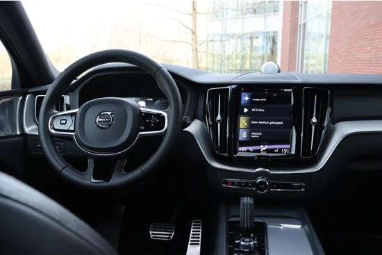 Volvo XC60 T6 AWD Recharge R-Design | Vol | Luchtvering | Bowers & Wilkins | 360° Camera | Head-Up Display | Adaptieve Cruise Control | Sto