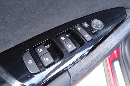 Kia Sportage 1.6 T-GDi Plug-in Hybrid GT-PlusLine | TREKHAAK | SCHUIF-KANTELDAK | 360 GRADEN CAMERA