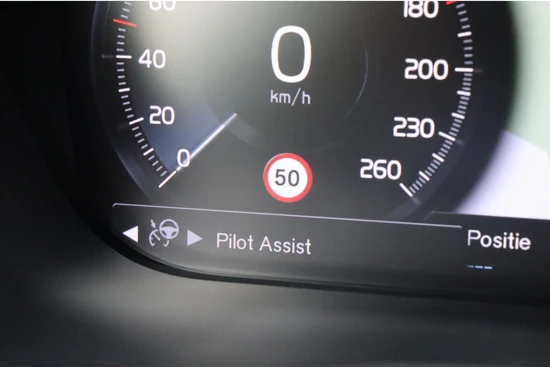 Volvo XC60 T6 AWD Recharge R-Design | Adaptieve Cruise Control | Stoel en Stuurwielverwarming | Schuifdak | Parkeercamera | Pilot Assist |