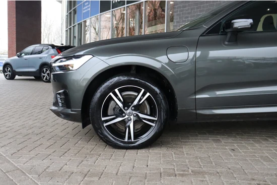 Volvo XC60 T6 AWD Recharge R-Design | Adaptieve Cruise Control | Stoel en Stuurwielverwarming | Schuifdak | Parkeercamera | Pilot Assist |