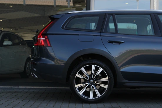 Volvo V60 Cross Country B5 AWD Pro | Harman/Kardon | HUD | Adaptive Cruise | 360° Camera | Panoramadak | Memory-Seats | BLIS | 19-Inch