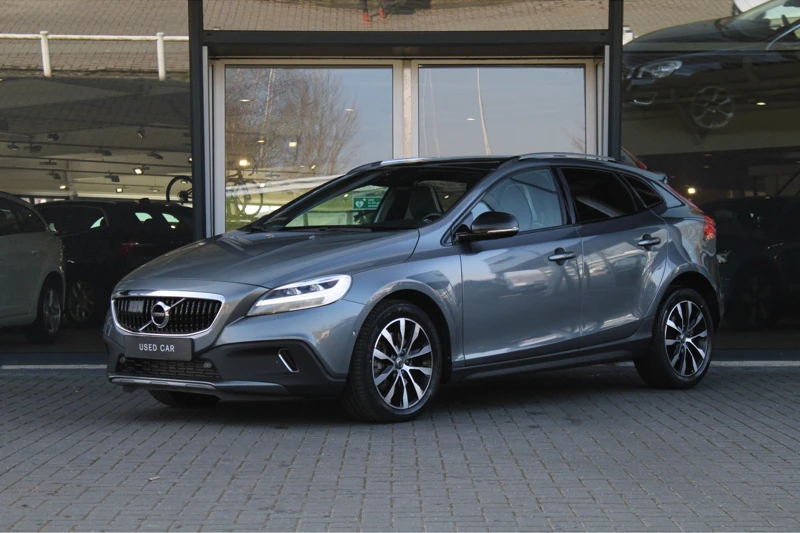 Volvo V40 T3 Cross Country | Harman/Kardon | Panoramadak | Adaptive Cruise | BLIS | Stoelverwarming | Parkeerhulp