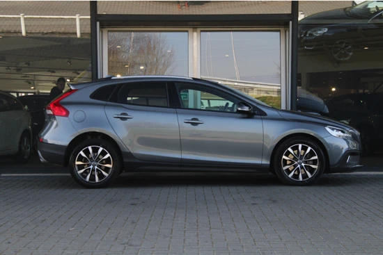 Volvo V40 T3 Cross Country | Harman/Kardon | Panoramadak | Adaptive Cruise | BLIS | Stoelverwarming | Parkeerhulp