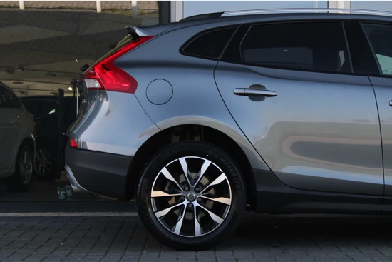 Volvo V40 T3 Cross Country | Harman/Kardon | Panoramadak | Adaptive Cruise | BLIS | Stoelverwarming | Parkeerhulp