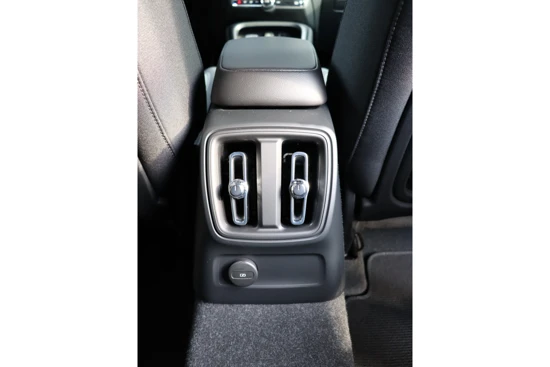 Volvo XC40 RECHARGE T4 PLUS DARK | HK AUDIO | PDC CAMERA | EL.BED.ACHTERKLEP | PDC V+A | DRIVER ASSIST