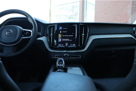 Volvo XC60 T6 AWD Recharge Inscription | Harman Kardon | Adaptieve Cruise Control | Stoelverwarming voor+achterin | Stuurwielverwarming | S