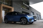 Volvo XC60 T6 AWD Recharge R-Design | Trekhaak | Harman Kardon | Adaptieve Cruise Control | Stoelverwarming voor+achter | Stuurwielverwarmi