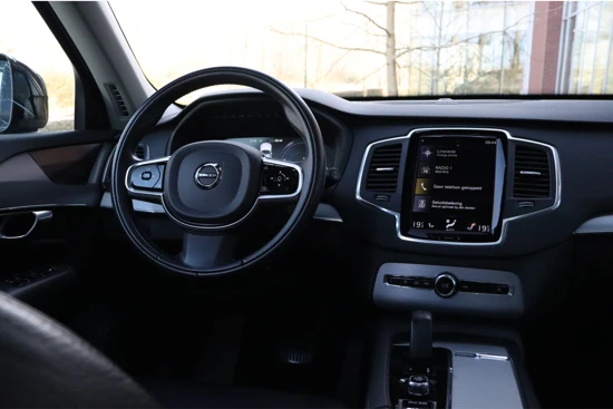 Volvo XC90 T8 AWD Recharge R-Design | Luchtvering | Harman Kardon | Schuifdak | 22 Inch | Stoel en Stuurwielverwarming | Parkeercamera | Ad