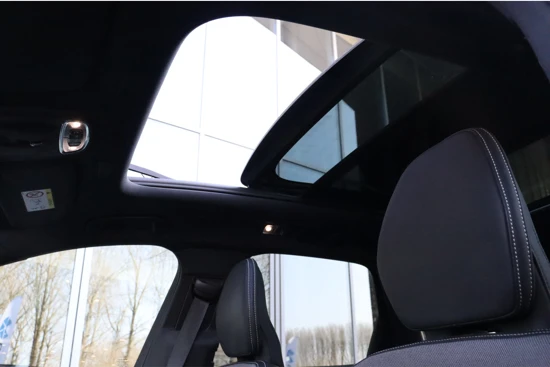 Volvo XC60 T6 AWD Recharge R-Design | Trekhaak | 360° Camera | Adaptieve Cruise Control | Stoel en Stuurwielverwarming | Lederen Dashboard