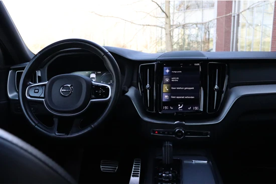 Volvo XC60 T6 AWD Recharge R-Design | Trekhaak | 360° Camera | Adaptieve Cruise Control | Stoel en Stuurwielverwarming | Lederen Dashboard