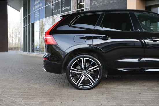 Volvo XC60 T6 AWD Recharge R-Design | Trekhaak | 360° Camera | Adaptieve Cruise Control | Stoel en Stuurwielverwarming | Lederen Dashboard