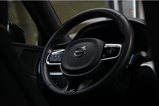 Volvo XC60 T8 R-design | Luchtvering | Trekhaak | Harman Kardon | BLIS | Adaptive Cruise | Camera | 21''