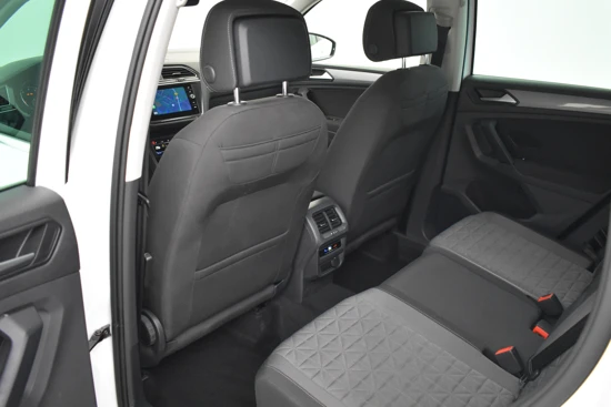 Volkswagen Tiguan 1.5 TSI Life 150pk DSG/AUT | Adaptief cruise control | Navigatie | Trekhaak | Stuur + Stoelverwarming | DAB radio | LED koplampe