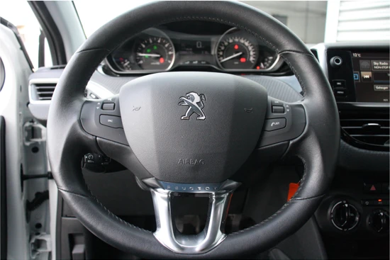 Peugeot 2008 1.2 PURETECH 110PK BLUE LION / NAVI / AIRCO / LED / PDC / 16" LMV / TREKHAAK / BLUETOOTH / CRUISECONTROL / NIEUWSTAAT !!