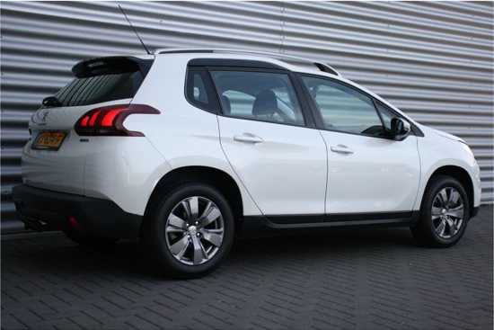 Peugeot 2008 1.2 PURETECH 110PK BLUE LION / NAVI / AIRCO / LED / PDC / 16" LMV / TREKHAAK / BLUETOOTH / CRUISECONTROL / NIEUWSTAAT !!