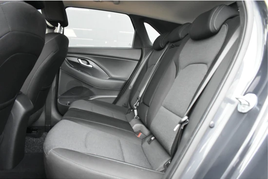 Hyundai i30 1.0 T-GDi MHEV Comfort Smart 120pk | Navigatie | Parkeersensoren | LED | Keyless-Entry | Regensensor | 16"LMV | !!