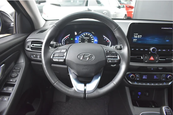 Hyundai i30 1.0 T-GDi MHEV Comfort Smart 120pk | Navigatie | Parkeersensoren | LED | Keyless-Entry | Regensensor | 16"LMV | !!