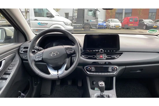 Hyundai i30 1.0 T-GDi MHEV Comfort Smart 120pk | Navigatie | Parkeersensoren | LED | Keyless-Entry | Regensensor | 16"LMV | !!