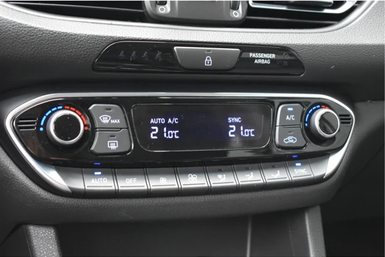 Hyundai i30 1.0 T-GDi MHEV Comfort Smart 120pk | Navigatie | Parkeersensoren | LED | Keyless-Entry | Regensensor | 16"LMV | !!