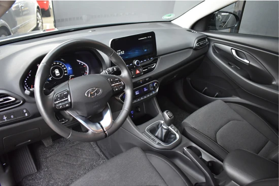 Hyundai i30 1.0 T-GDi MHEV Comfort Smart 120pk | Navigatie | Parkeersensoren | LED | Keyless-Entry | Regensensor | 16"LMV | !!