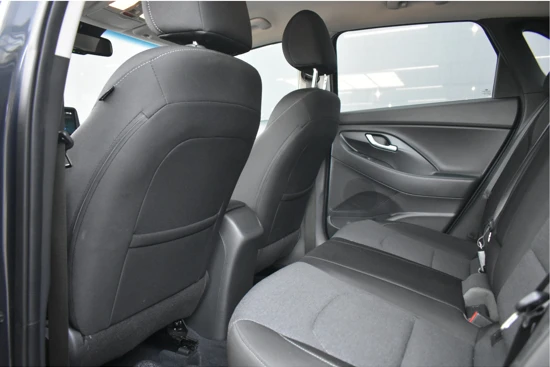 Hyundai i30 1.0 T-GDi MHEV Comfort Smart 120pk | Navigatie | Parkeersensoren | LED | Keyless-Entry | Regensensor | 16"LMV | !!