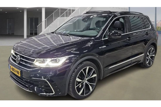 Volkswagen Tiguan 1.5 TSI R-Line Business+ Automaat | Facelift! | Schuif-/Kanteldak | IQ-Light Matrix | Stoelverwarming | 19"LMV | Elektr. Achterk