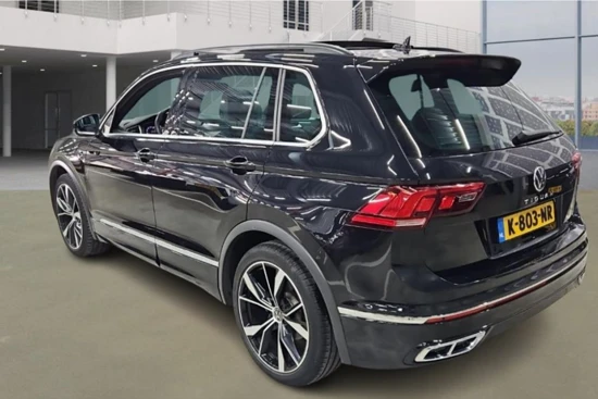 Volkswagen Tiguan 1.5 TSI R-Line Business+ Automaat | Facelift! | Schuif-/Kanteldak | IQ-Light Matrix | Stoelverwarming | 19"LMV | Elektr. Achterk